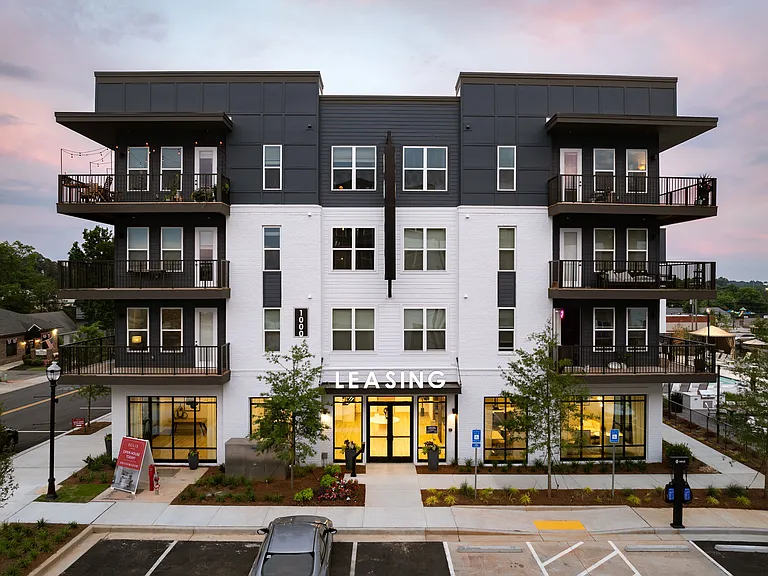 Solis Gainesville — Photo 22