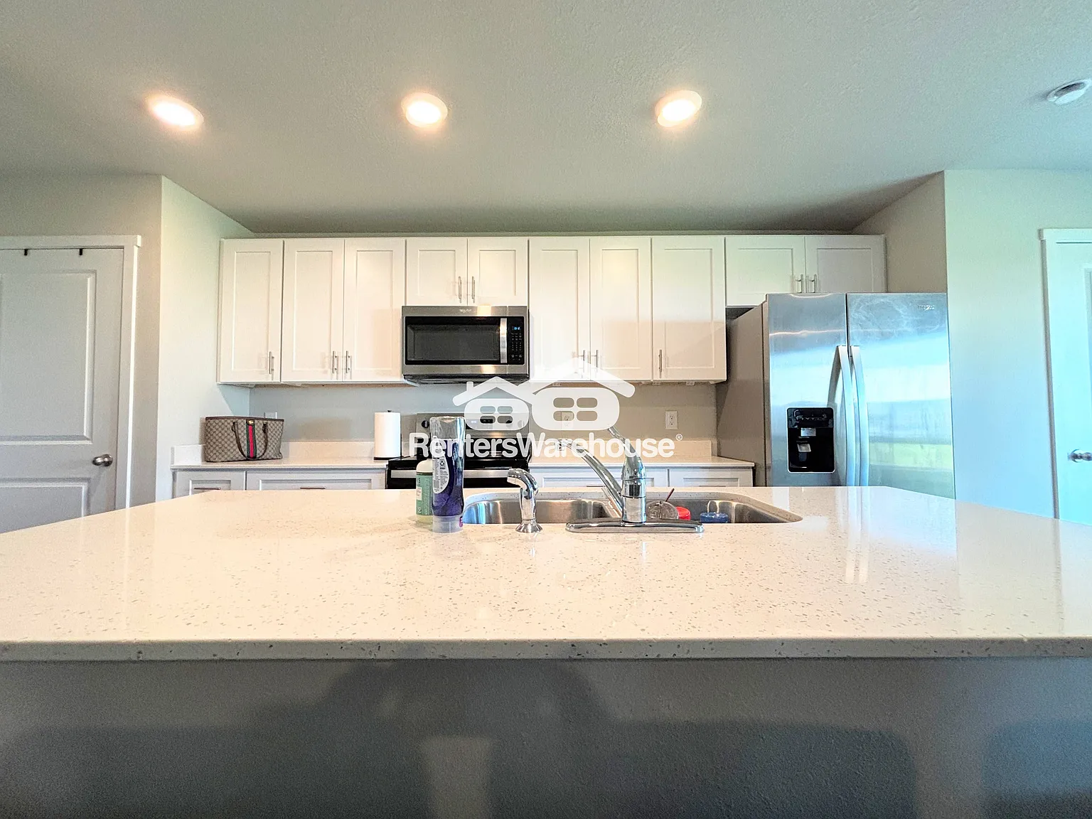 Beautiful 3 bedroom Townhome for Rent — Photo 3