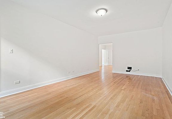 3rd image of 120 E 89th St APT 4B
