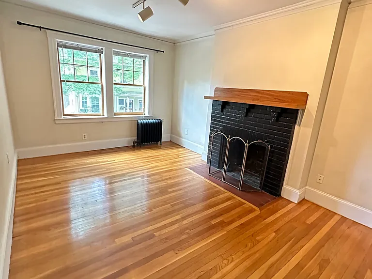 39 Lee St #3A — Photo 1