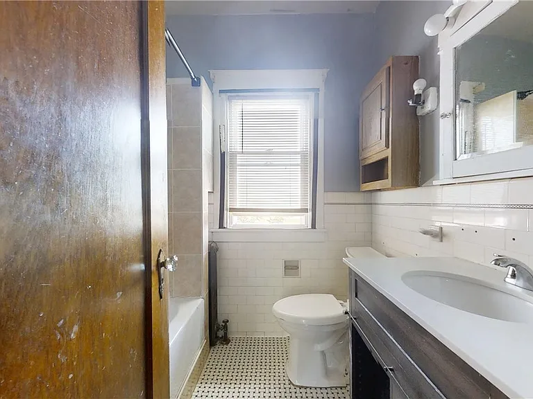 425 Johnson St — Photo 12