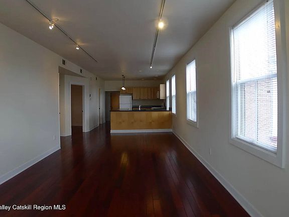 4th image of 460 Main Street