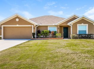 900 Chestnut Dr, Fruitland Park, FL 34731