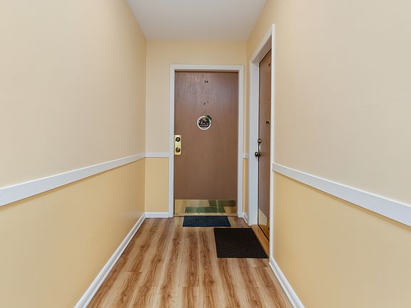 3rd image of 1925 E Oakton St APT 3A