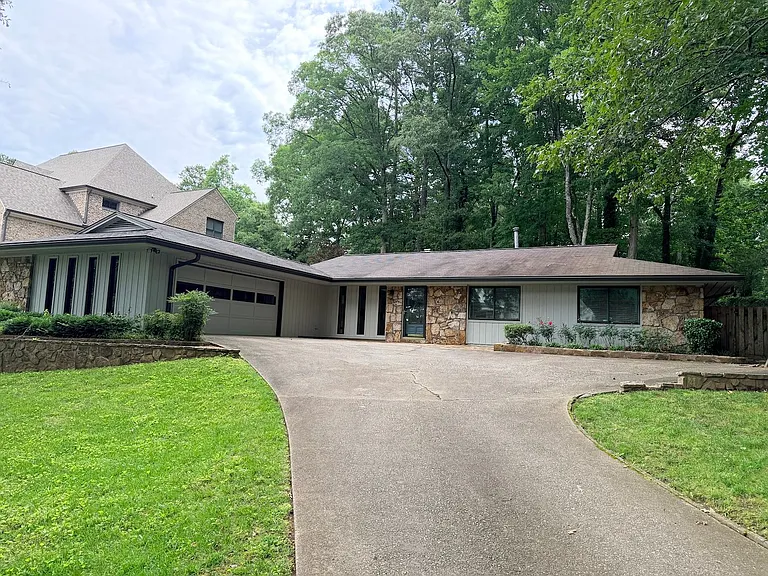 298 Indian Hills Trl — Photo 2