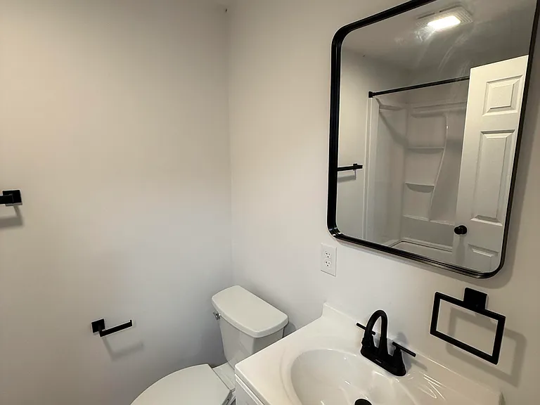82 Oakwood Ave #B1 — Photo 4