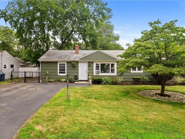 51 Torrington Dr, Warwick, RI 02889