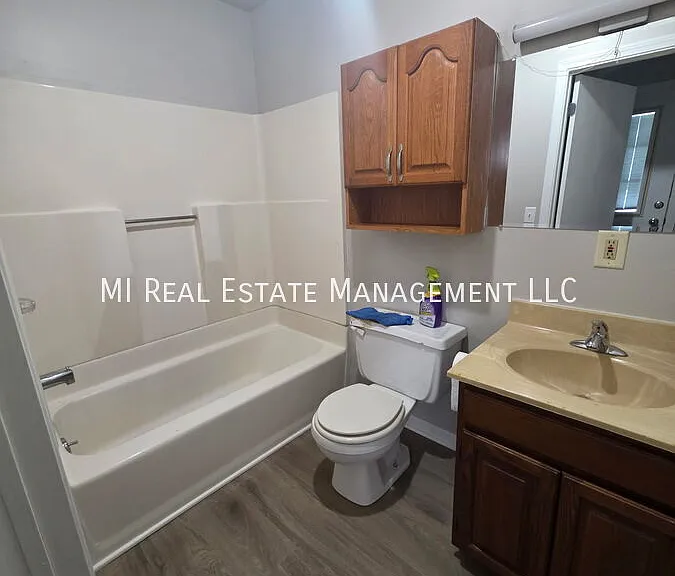 270 E Washington St #1 — Photo 3