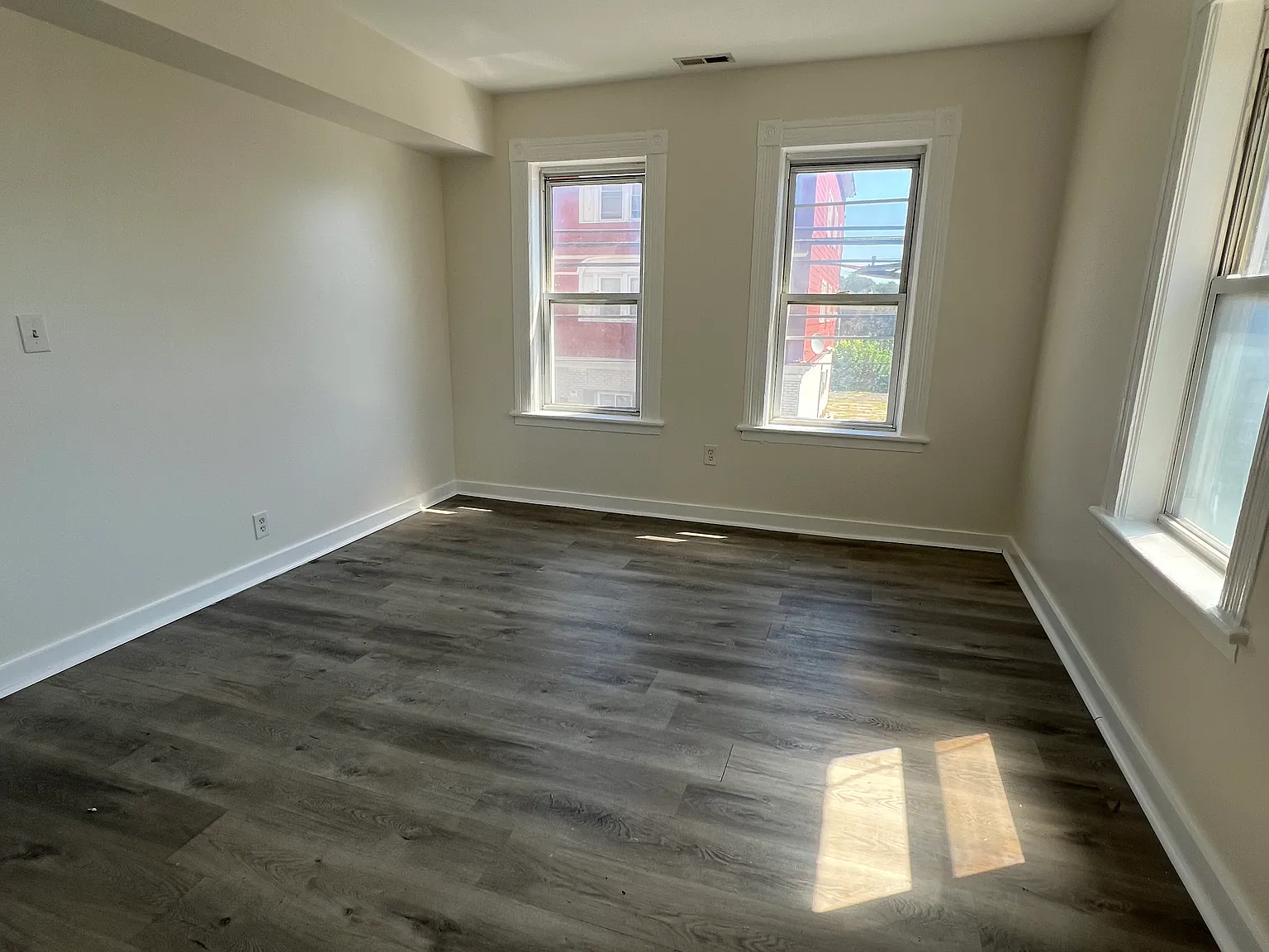 Studio, 700 sqft, $1,700 — Photo 3