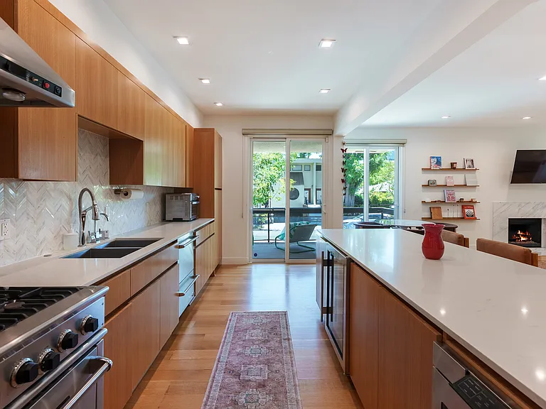 723 Westmount Dr #106 — Photo 8
