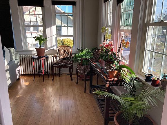 Front sitting room area