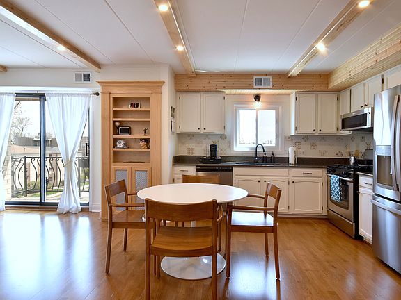 5th image of 6850 N Northwest Hwy APT 4B