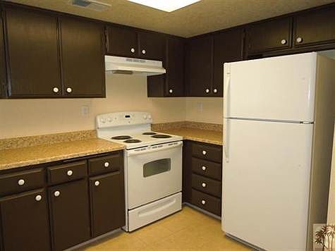 Kitchen Note the abundant counter space!