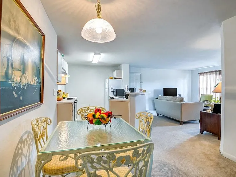 Willow Ridge Apartments — Photo 16