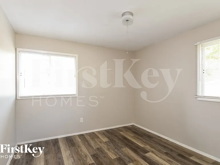 440 Durwood Dr — Photo 12