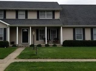 208 N Spruce Dr, Mahomet, IL 61853