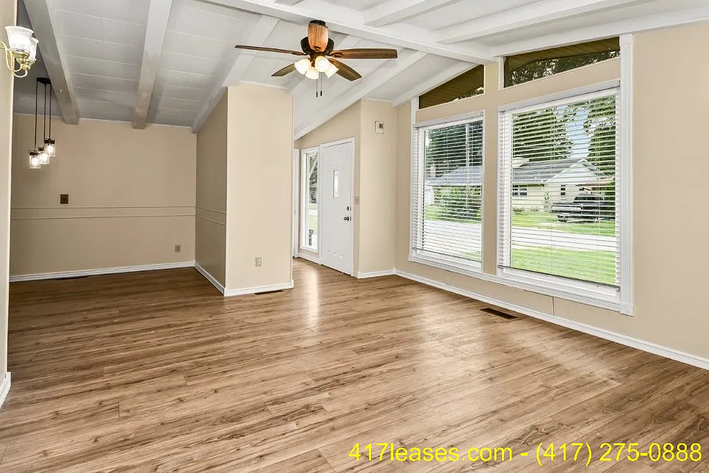 3 bed, 1201 sqft, $1,250 — Photo 2