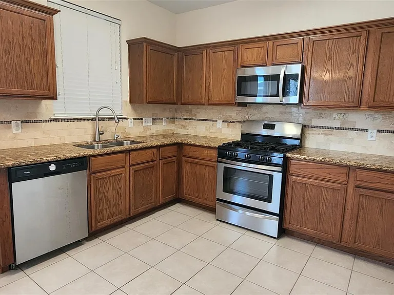 9710 Fieldbloom Ln — Photo 6