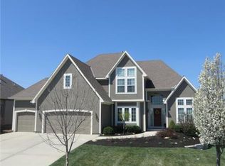 10016 Sunset Dr, Lenexa, KS 66220