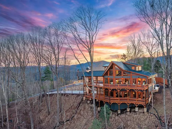 470 Skylight Dr, Blue Ridge, GA 30513