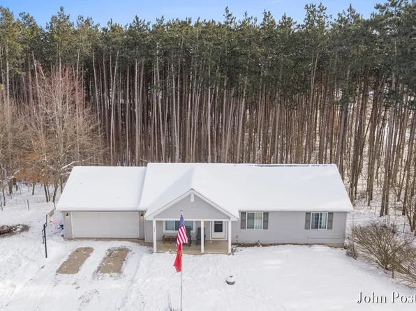 17276 Violet Ruth Dr NE, Cedar Springs, MI 49319