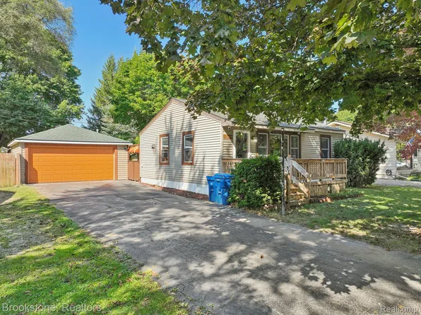 2689 Bender Ave, Waterford, MI 48329