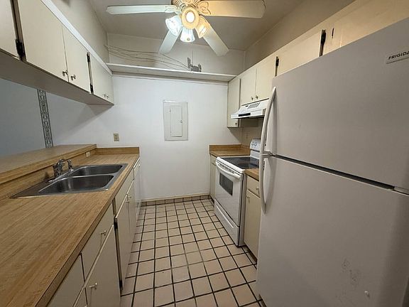 2nd image of 926 Tennis Way