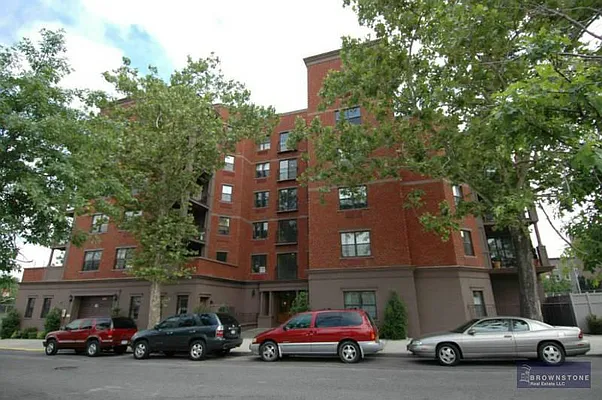 Sold by Brownstone Real Estate | media 28