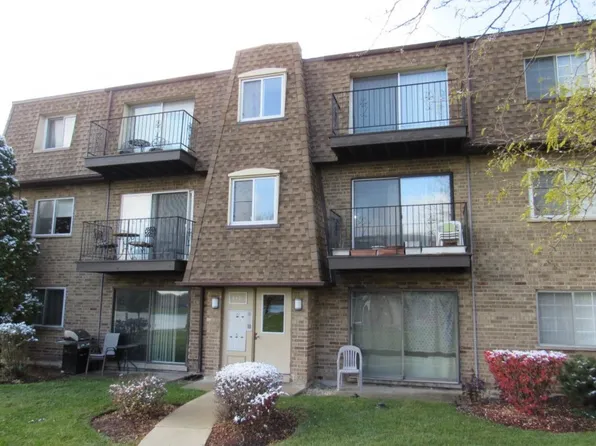 9481 Bay Colony Dr APT 1S, Des Plaines, IL 60016