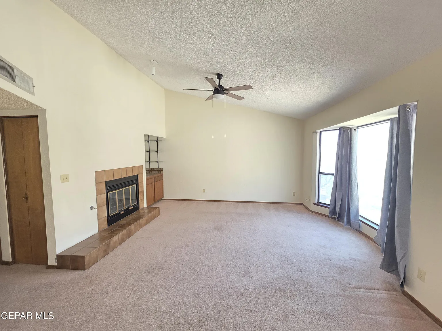 3 bed, 2.0 bath, 1368 sqft, $1,800 — Photo 4