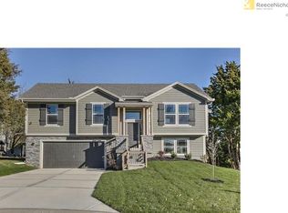 19631 W 121st Pl, Olathe, KS 66061