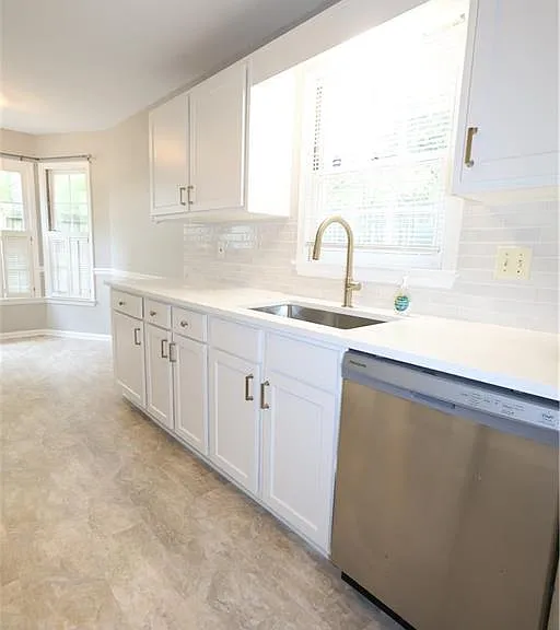 1359 Oakengate Dr — Photo 8