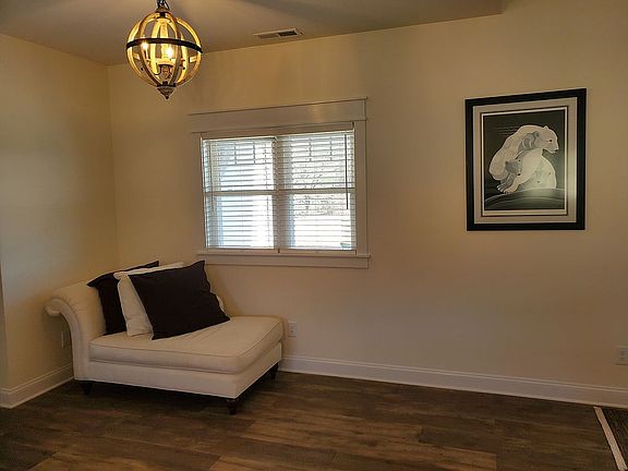 Breakfast nook / dining area