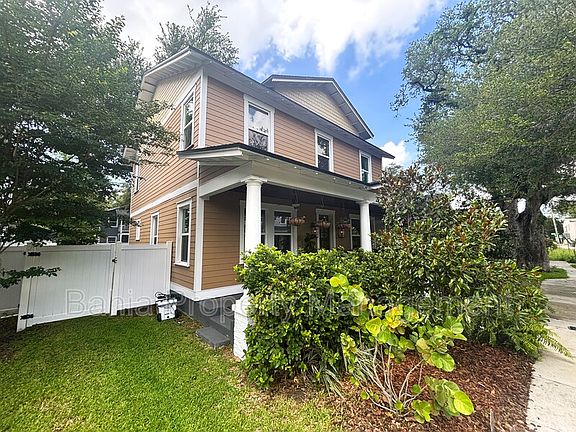 2nd image of 211 E Adalee St
