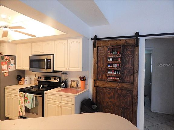 4th image of 3548 Beacon Dr