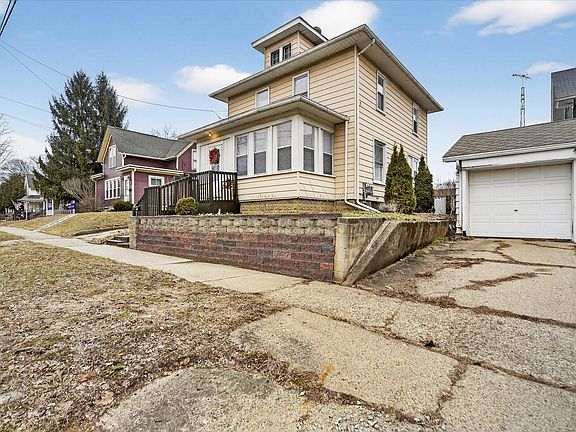 3rd image of 406 Garfield St