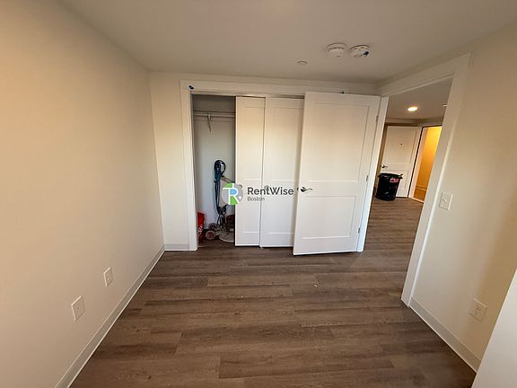 5th image of 1743 Washington St #3