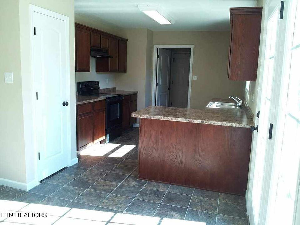2nd image of 120 Basswood Dr