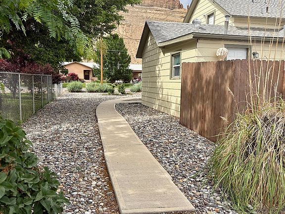 5th image of 309 W 1st St