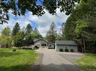 4448 Pleasant Valley Rd, Brighton, MI 48114