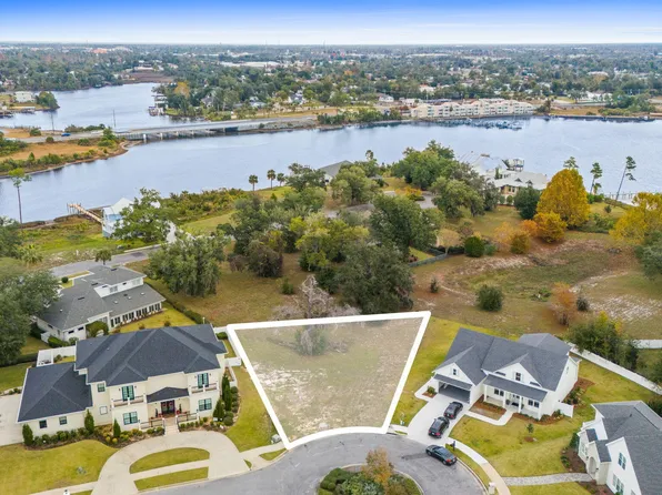 335 Watson Bayou Cir, Panama City, FL 32401