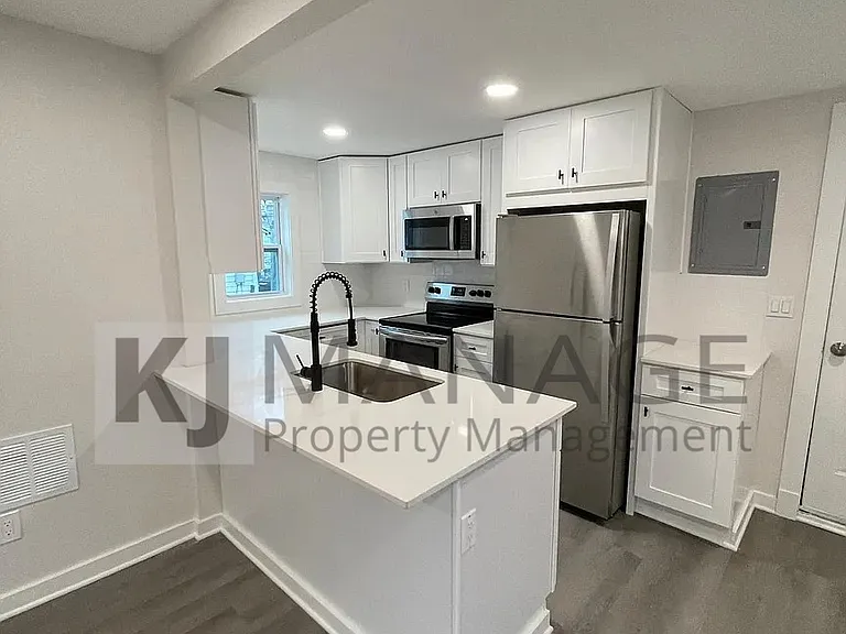 508 E Bernhard Ave — Photo 2