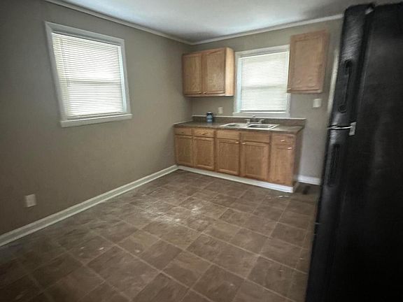 5th image of 146 Wrexham Ave