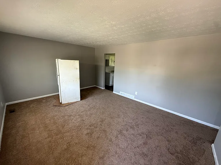1333 Ox Hill Dr — Photo 2