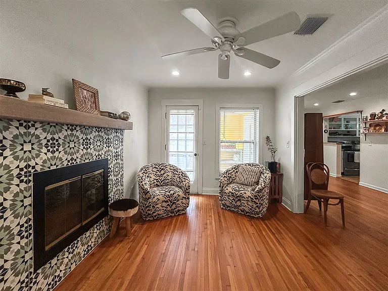 1021 Iroquois St — Photo 5