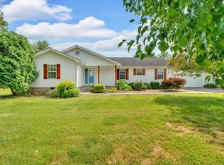 1647 Sams Dr, Dandridge, TN 37725
