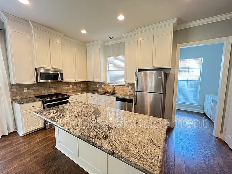 8027 Seville Ct — Photo 3