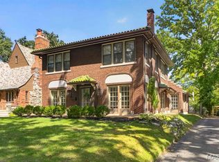 7035 Forsyth Blvd, Saint Louis, MO 63105