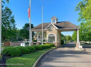 514 Sophee Ln, Lakewood, NJ 08701