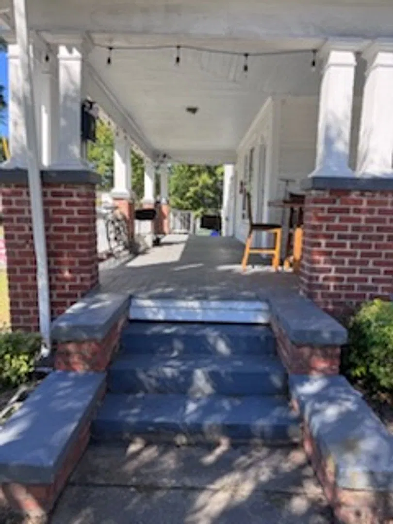 Huge one bedroom, one bath walking distance to ECU and downtown — Photo 1